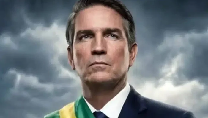 Jim Caviezel interpreta Jair Bolsonaro no filme 'Dark Horse' — Foto: Divulgação
