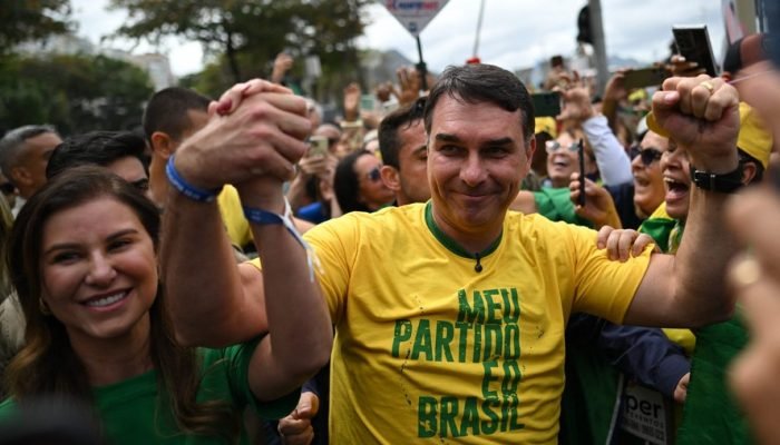 O senador Flávio Bolsonaro (PL) realiza ato em Copacabana para lançar candidatura à Presidênc...