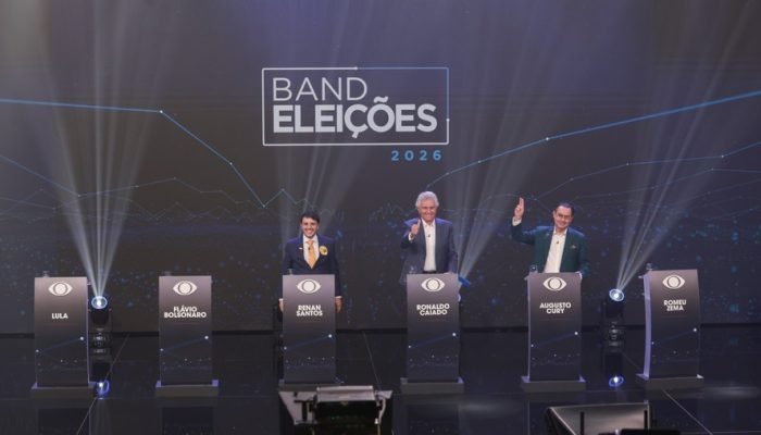Renan, Caiado e Cury entre púlpitos vazios no debate da Band, que abriu a eleição de 2026 — ...
