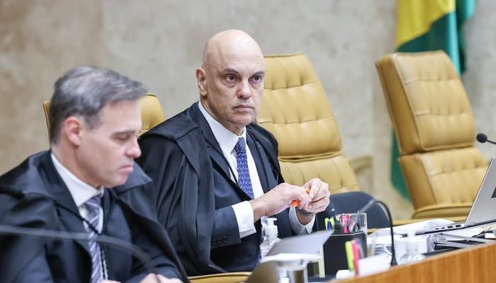 Os ministros André Mendonça e Alexandre de Moraes em sessão no STF — Foto: Antonio Augusto/STF