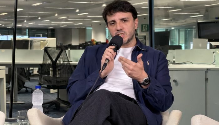 Renan Santos na sabatina O Globo, CBN e Valor — Foto: Ana Branco / Agência O Globo