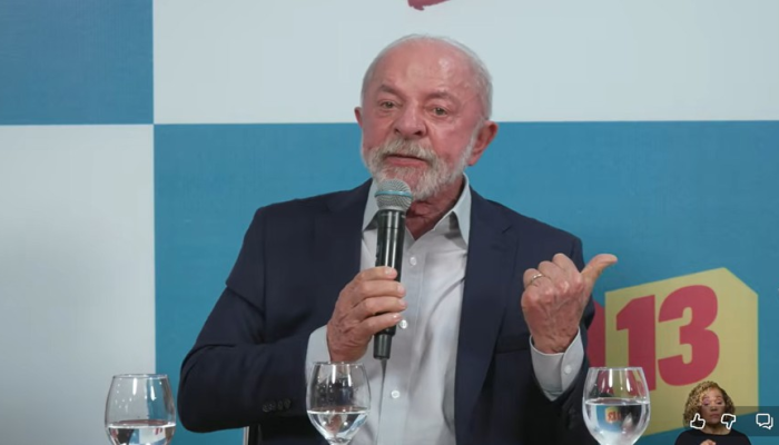 Lula realizou live no final deste domingo (13) — Foto: Reprodução