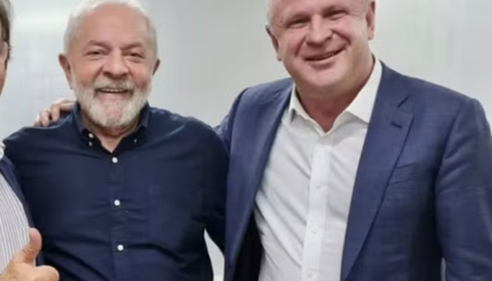 O presidente Lula posa com o ex-deputado estadual Gelson Merísio — Foto: Divulgação